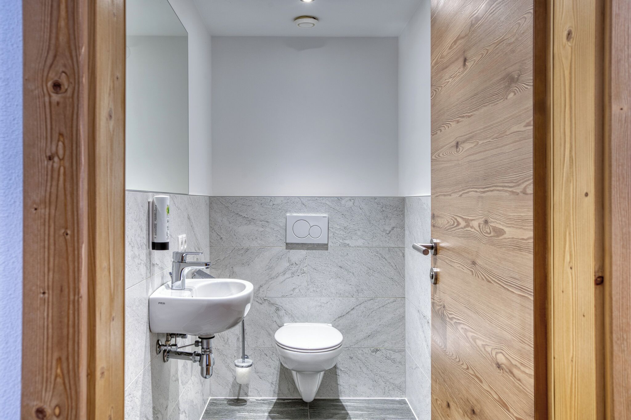 superior double room, balcony | bathroom | hair dryer, towels, soap, shampoo