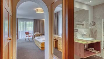 Comfort-Doppelzimmer, Balkon | Zimmersafe, Schreibtisch, kostenloses WLAN