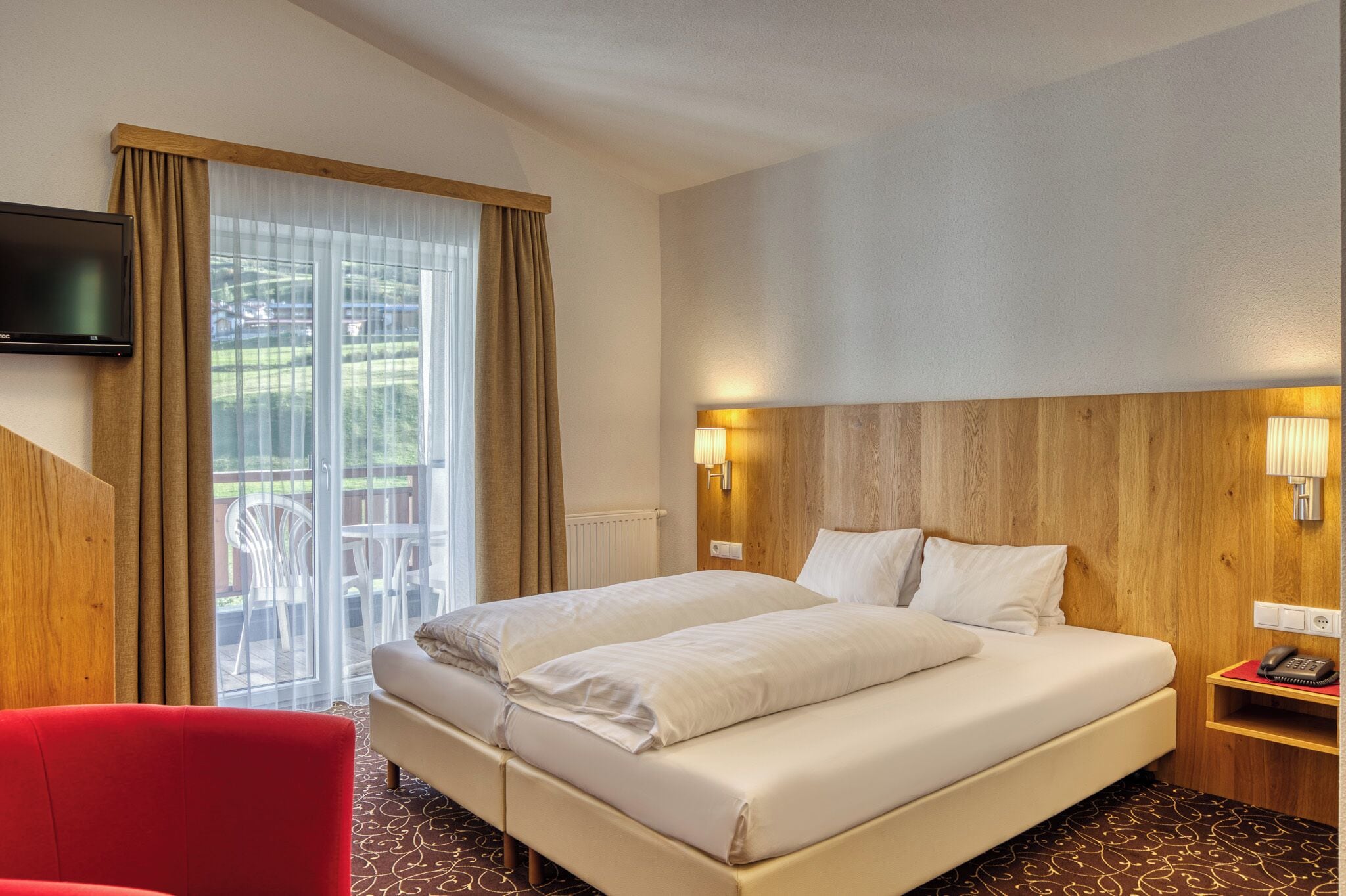 comfort suite, balcony | 2 bedrooms, in-room safe, desk, free wifi