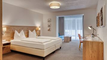 Superior-Doppelzimmer, Balkon | Zimmersafe, Schreibtisch, kostenloses WLAN