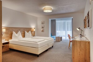 Superior-dobbeltværelse - balkon | Pengeskab på værelset, skrivebord, gratis Wi-Fi