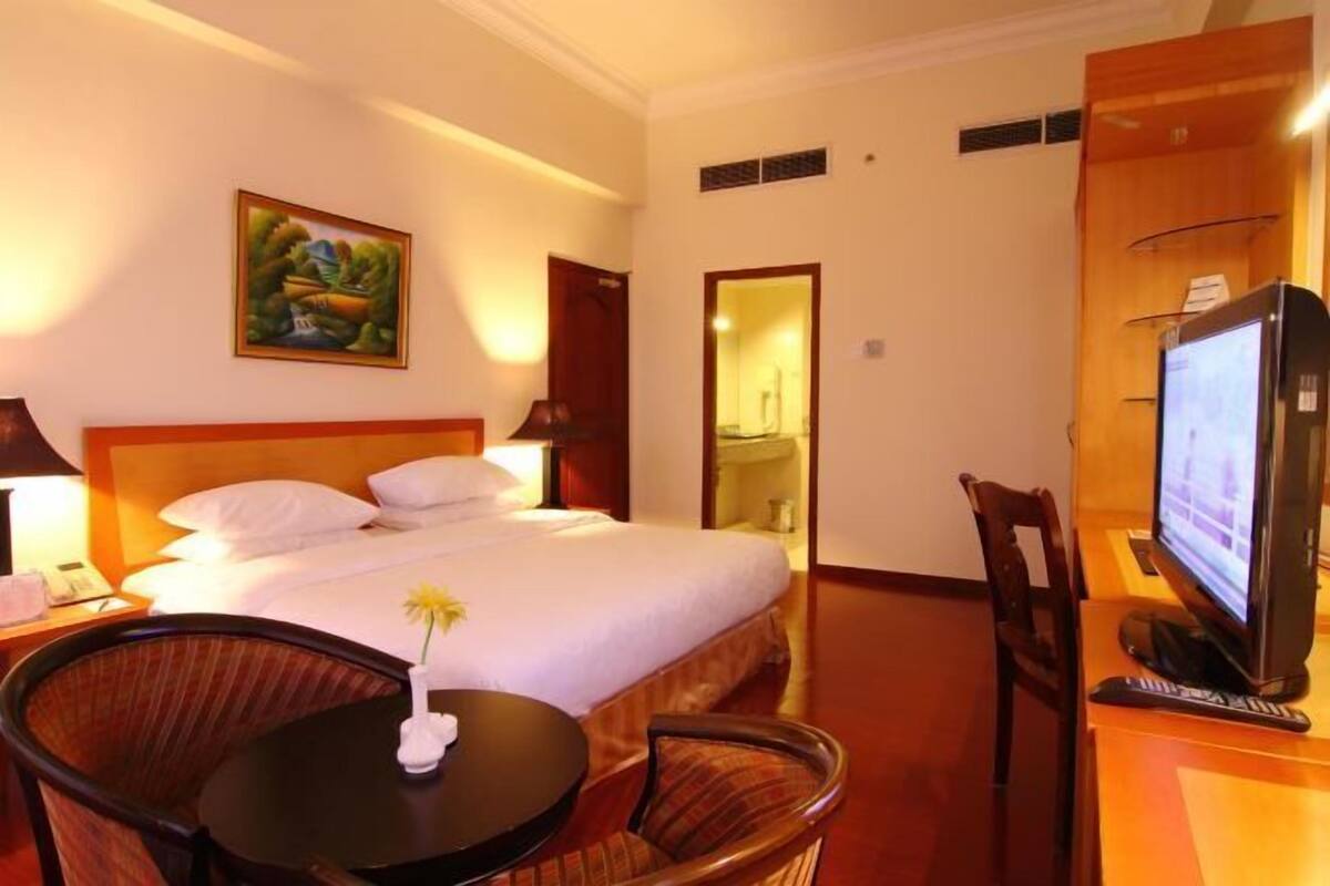 In-room safe, desk, blackout curtains, free WiFi