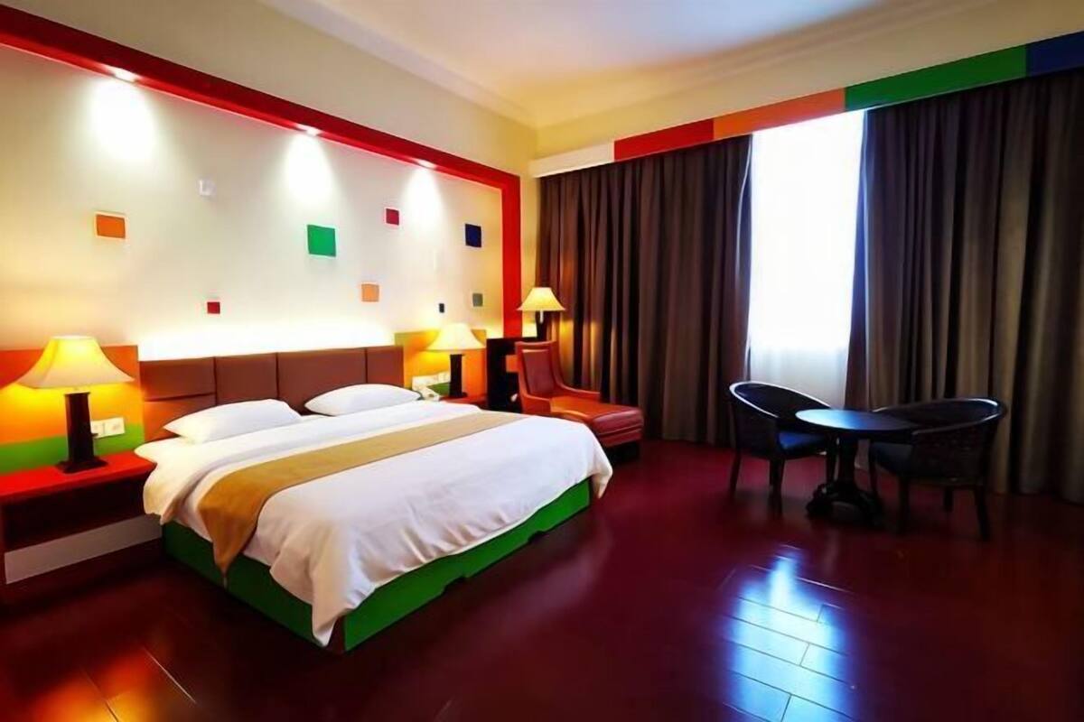 In-room safe, desk, blackout curtains, free WiFi