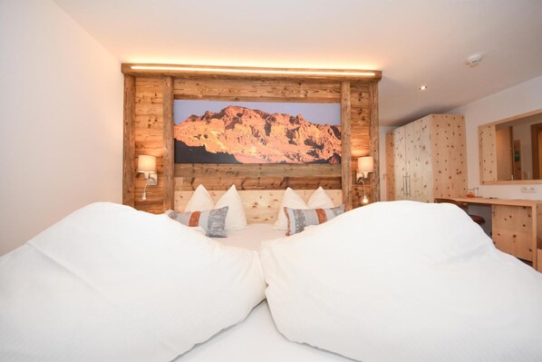 Minibar, in-room safe, desk, free WiFi - Gasthof Martha (Nauders)