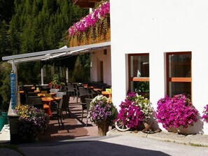 Front of property - Gasthof Martha (Nauders)