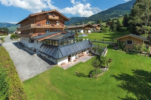 Aerial view - Hotel Pension Heike (Aurach bei Kitzbuehel)