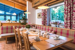 Petit déjeuner buffet servi tous les jours en supplément