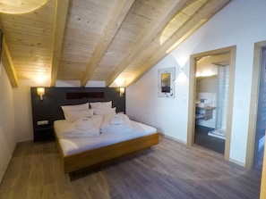 Comfort Apartment, 2 Bedrooms, Balcony, Mountain View (excl. 70 EUR cleaning fee) | Hypo-allergenic bedding, down comforters, desk, blackout drapes - Collina Hotel Garni (Nauders)