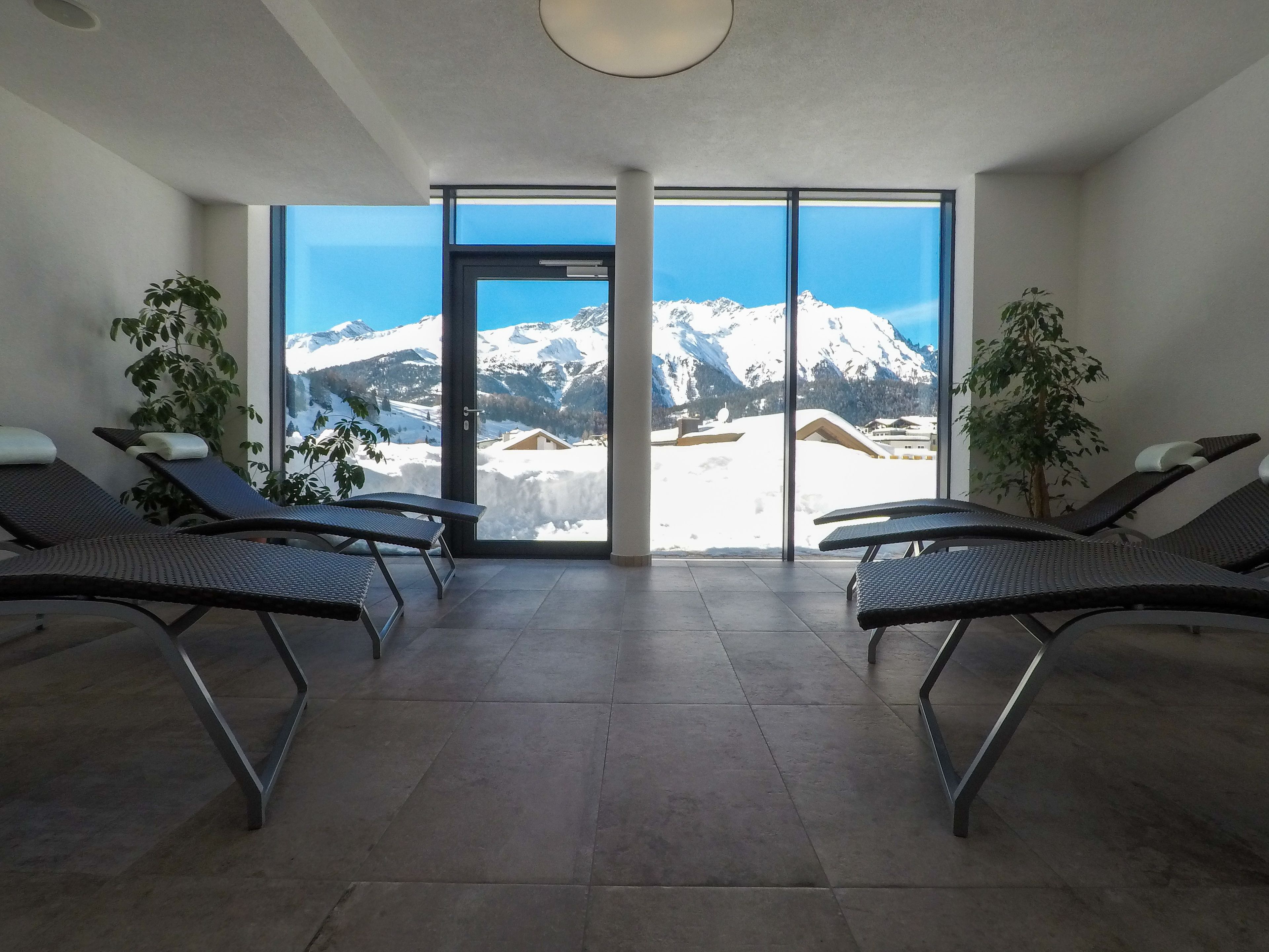 Sauna, steam room, massage/treatment rooms