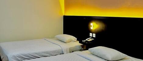 Superior kamer | Een bureau, verduisterende gordijnen, geluiddichte muren