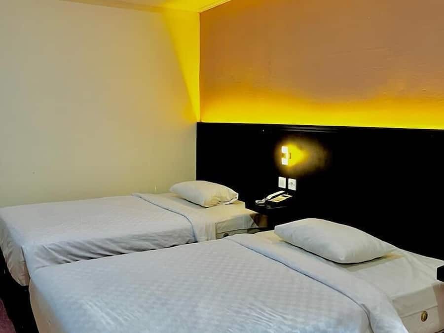 Rom – superior | Skrivebord, blendingsgardiner og lydisolert