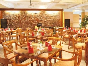 Dining - Royal Denai (Bukittinggi)