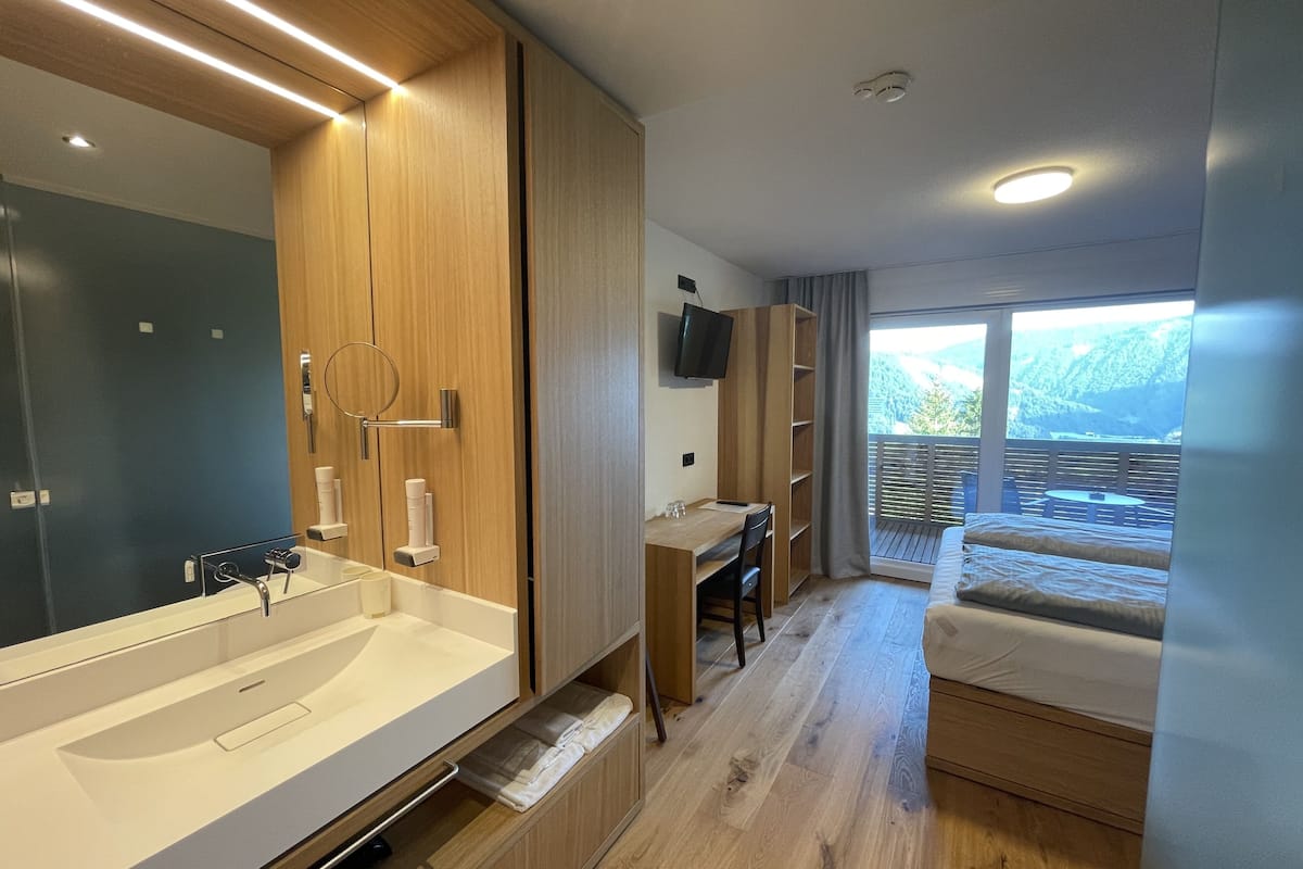 business double room, 1 bedroom, balcony, mountain view | 1 bedroom, hypo-allergenic bedding, desk, laptop workspace