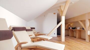Sauna, steam room