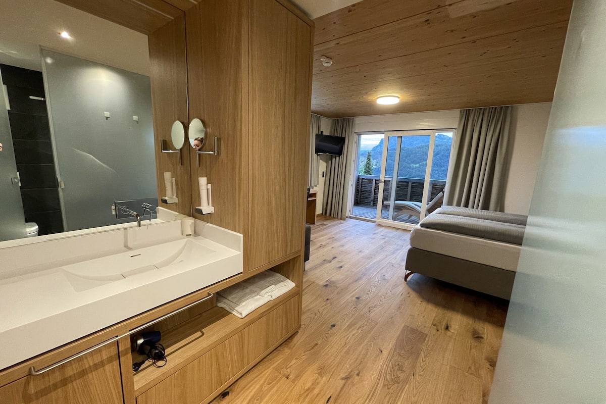 business double room, 1 bedroom, balcony, mountain view | 1 bedroom, hypo-allergenic bedding, desk, laptop workspace