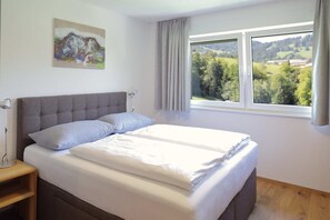 Business Double Room, 1 Bedroom, Mountain View | Hypo-allergenic bedding, desk, laptop workspace, soundproofing - Panoramahotel Sonnhalde (Schwarzenberg)