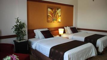 Minibar, in-room safe, desk, free WiFi