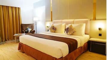 Quarto luxo | Frigobar, cofres nos quartos, escrivaninha, Wi-Fi de cortesia