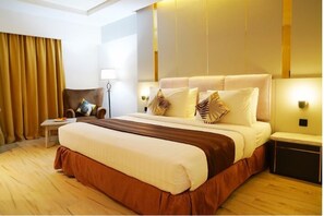Deluxe Room | Minibar, in-room safe, desk, free WiFi