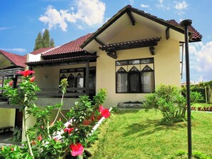 Family Room, Non Smoking, Garden View | Terrace/patio