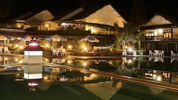 Kolam renang outdoor