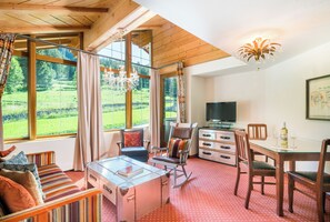 Romantisk svit - balkong - utsikt mot bergen (Dornroeschen) | Vardagsrum | Platt-tv