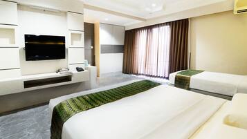 Familienzimmer | Schreibtisch, Zustellbetten, kostenloses WLAN