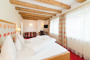 Comfort Double Room, Balcony, Mountain View | In-room safe, desk, free WiFi - Hotel Enzian (Zürs am Arlberg)