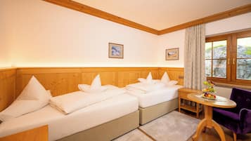 In-room safe, desk, free WiFi