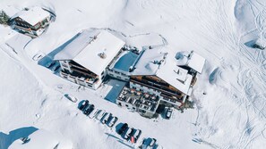 Front of property - Hotel Enzian (Zürs am Arlberg)