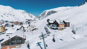 Front of property - Hotel Enzian (Lech am Arlberg)