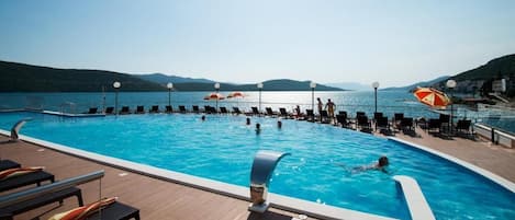 Chambre Deluxe Double ou avec lits jumeaux, 1 chambre, vue mer | Terrasse/Patio