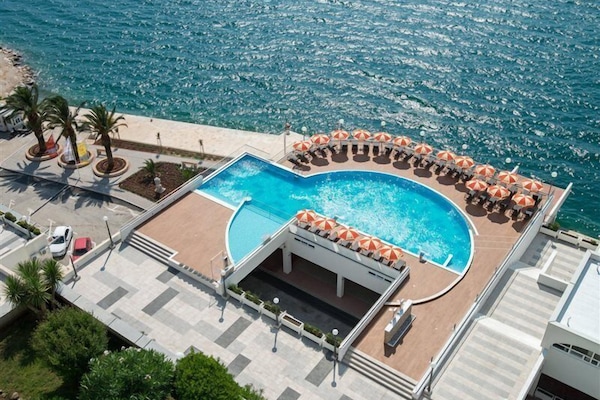 Outdoor pool, open 9:00 AM to 7:00 PM, pool umbrellas, pool loungers