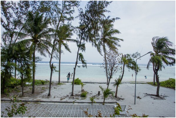 On the beach, white sand, beach towels, rowing
