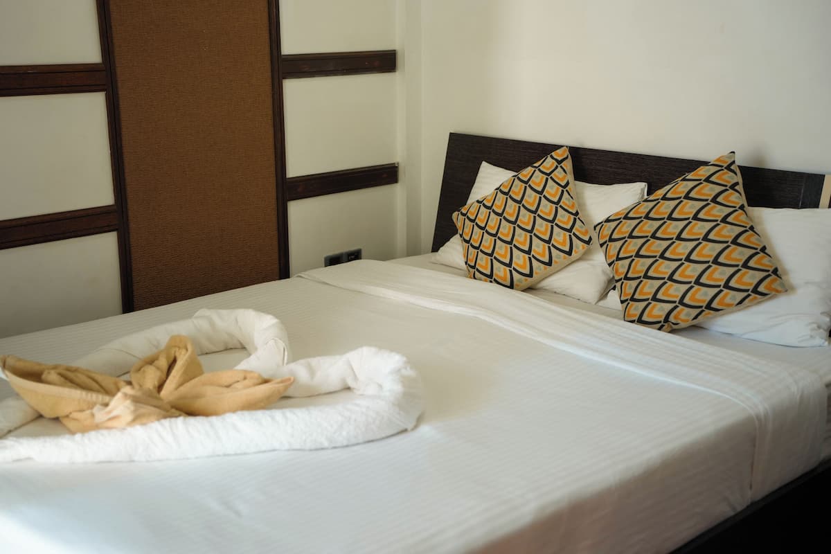 Deluxe Room with Balcony | WiFi (free), bed sheets