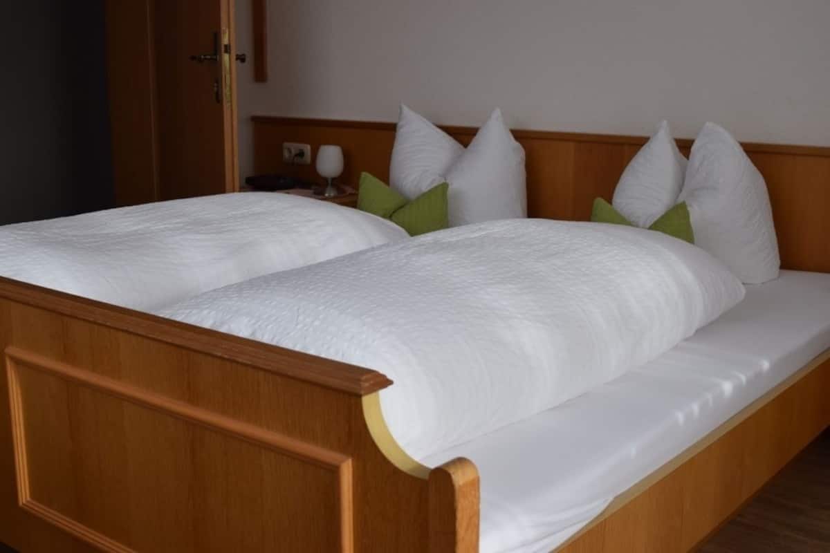 Standaard tweepersoonskamer | 1 slaapkamer, hypoallergeen beddengoed, een bureau, gratis wifi