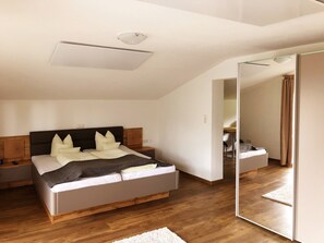 Studio Familial, 1 chambre, vue montagne, côté montagne | Literie hypoallergénique, bureau, Wi-Fi gratuit, draps fournis