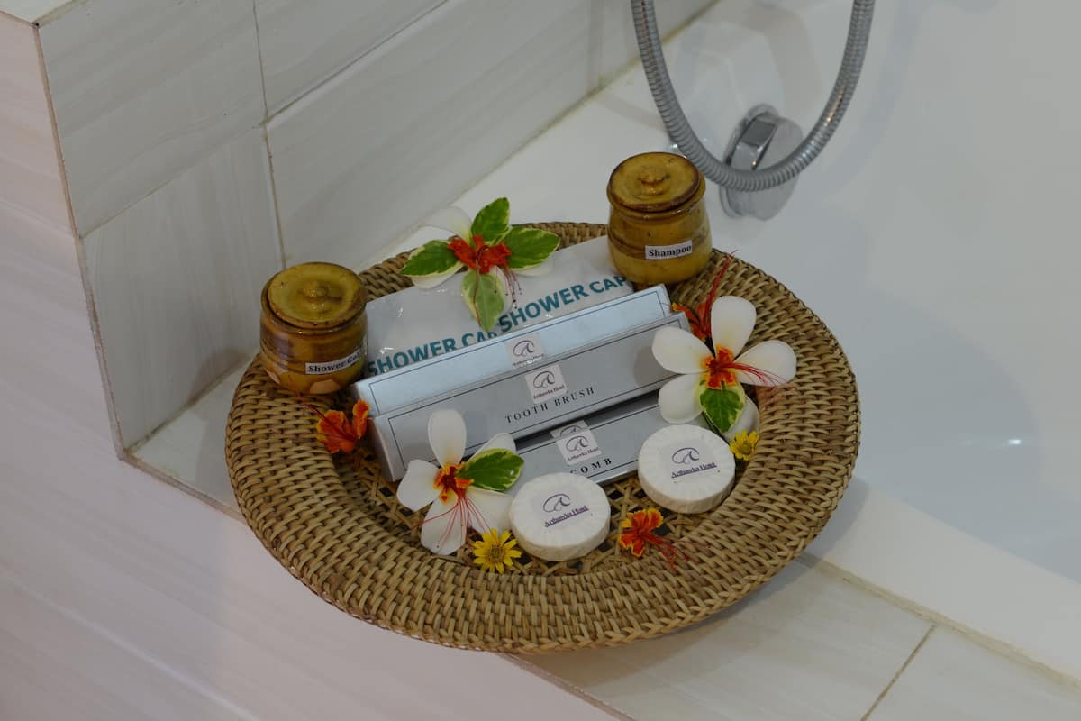 shower, rainfall showerhead, free toiletries, hair dryer