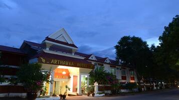 Façade de lâhĂ©bergement - soirĂ©e/nuit