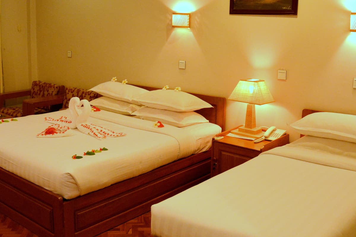 deluxe triple room | minibar, in-room safe, desk, blackout curtains