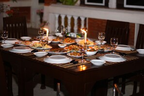 2 restaurants; breakfast, lunch, and dinner served - Arthawka Hotel (Nyaung-U)