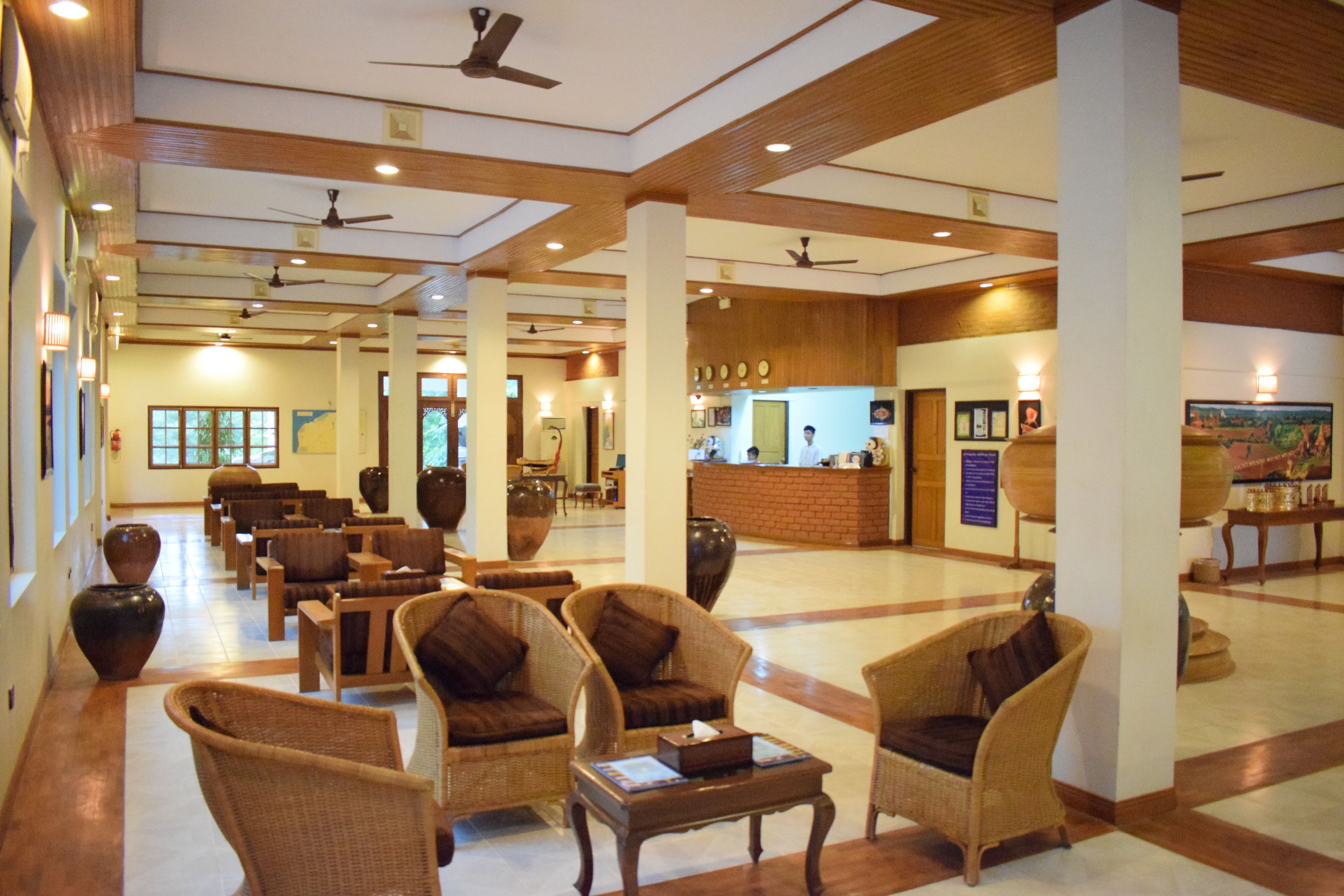 Coin salon dans le hall