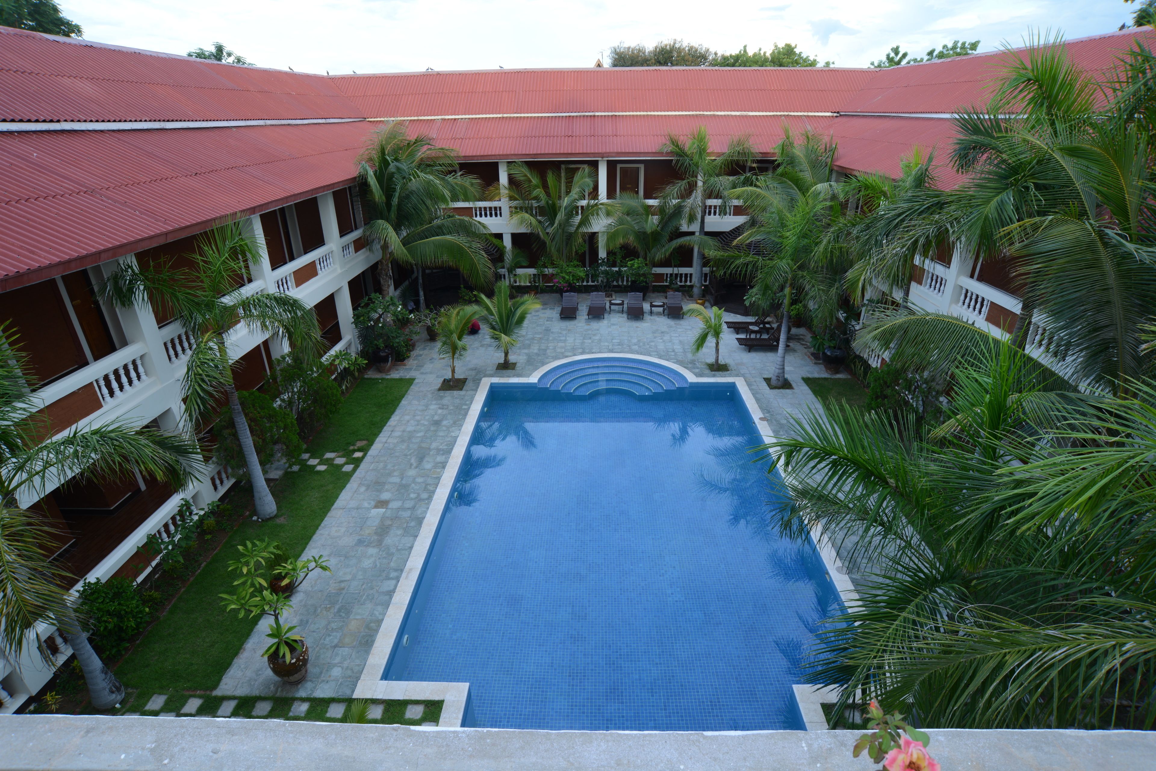 حمّام سباحة خارجي