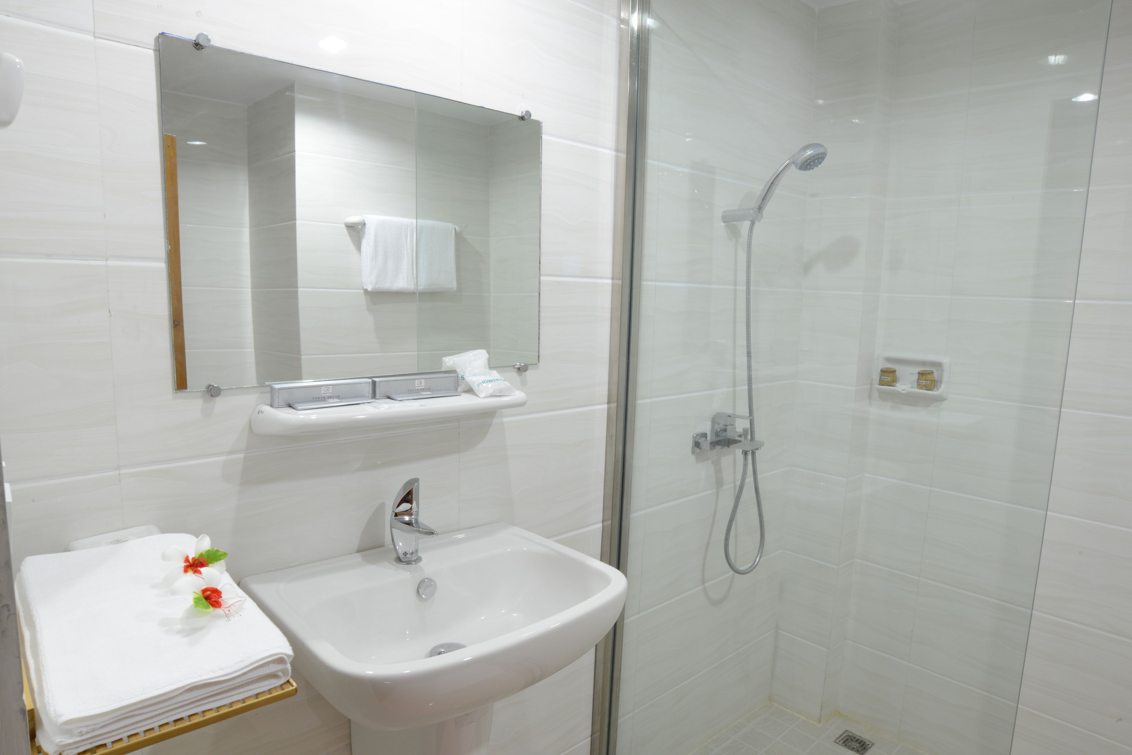 shower, rainfall showerhead, free toiletries, hair dryer