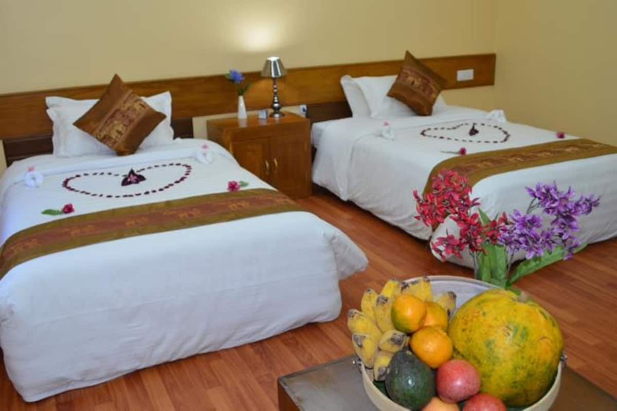 Desk, rollaway beds, free WiFi