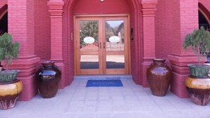 Property entrance - Crown Prince Hotel (Nyaung-U)