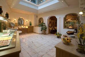 Tägliches inbegriffenes großes Frühstück