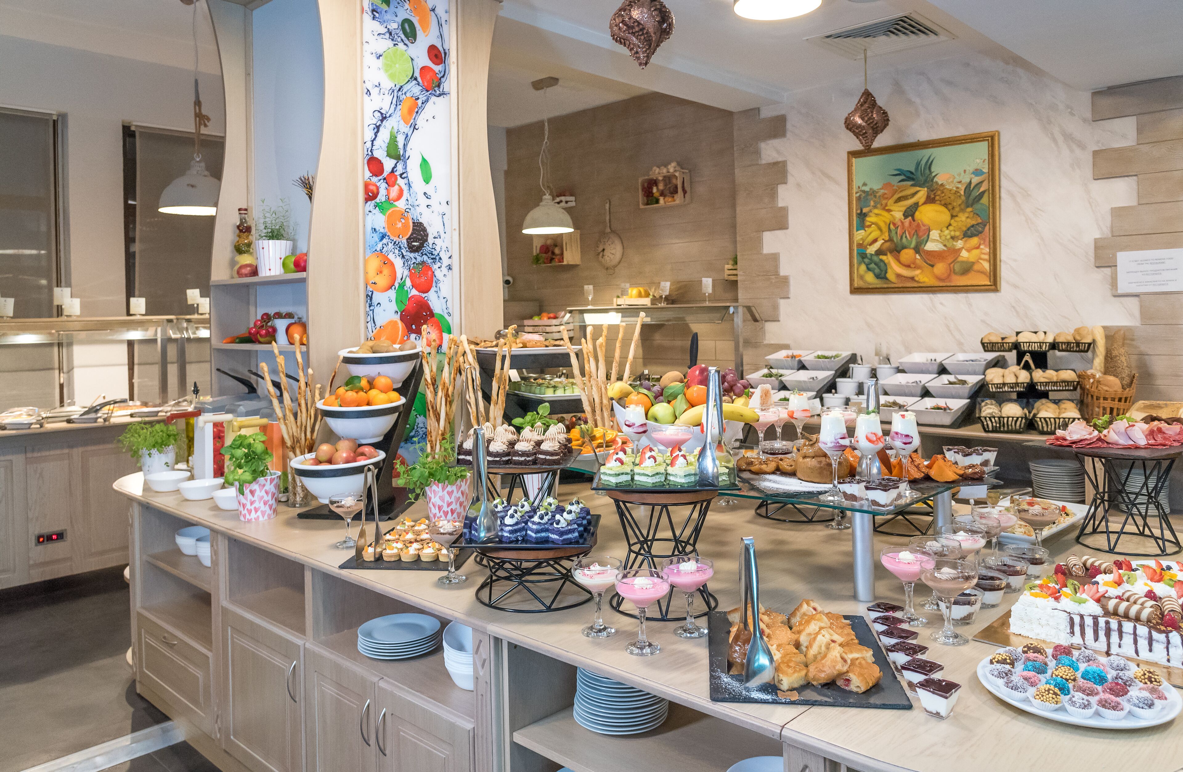 Breakfast, lunch, dinner served; international cuisine, garden views 