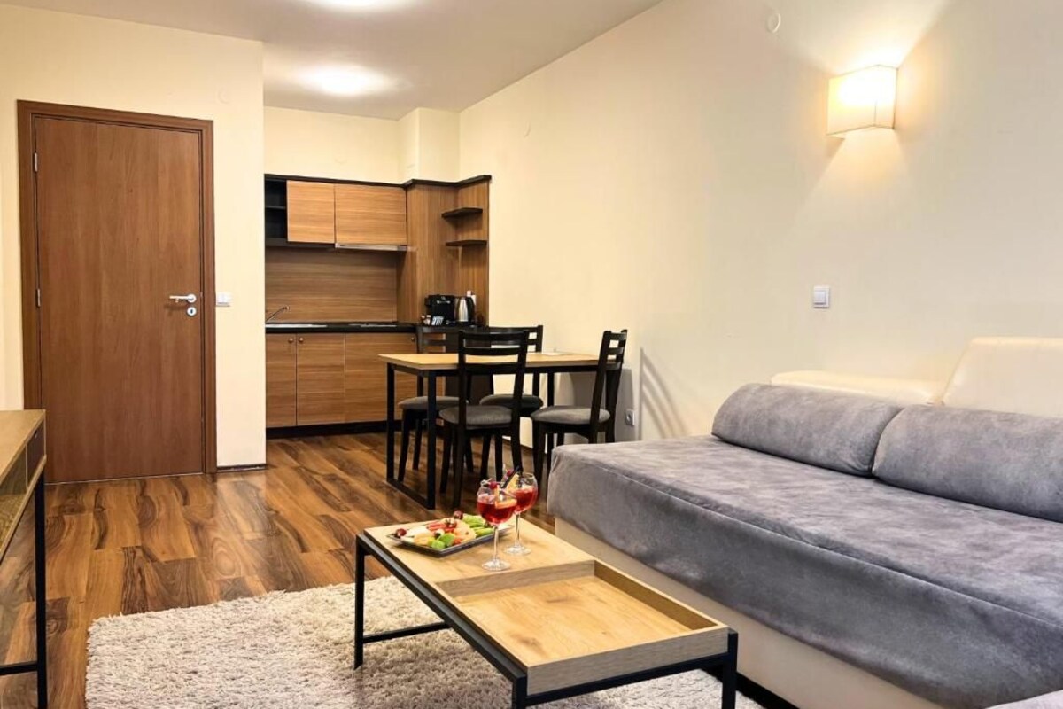 One-Bedroom Apartment Ground Floor | Living area