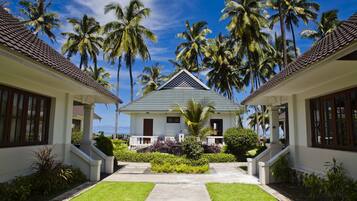 Suite Villa Sea View  | Minibar, in-room safe, desk, blackout drapes